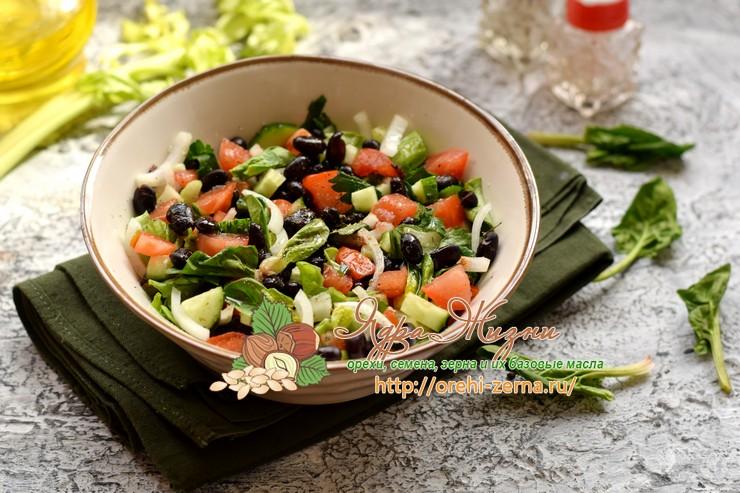 Салат с черной фасолью, овощами и зеленью на праздничный стол: рецепт в домашних 