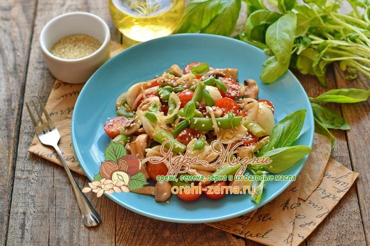 Салат со спаржевой фасолью и сырыми грибами и помидорами: рецепт в домашних условиях