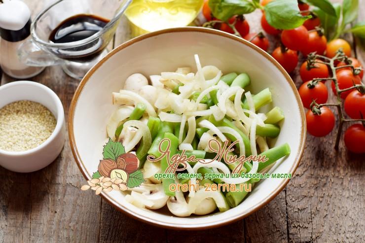 Салат со спаржевой фасолью и сырыми грибами рецепт приготовления