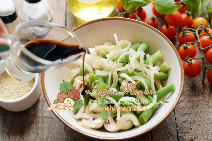 Салат со спаржевой фасолью и сырыми грибами рецепт с фото