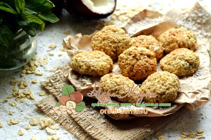 Диетическое овсяное печенье на кефире с кокосовой стружкой: рецепт в домашних условиях